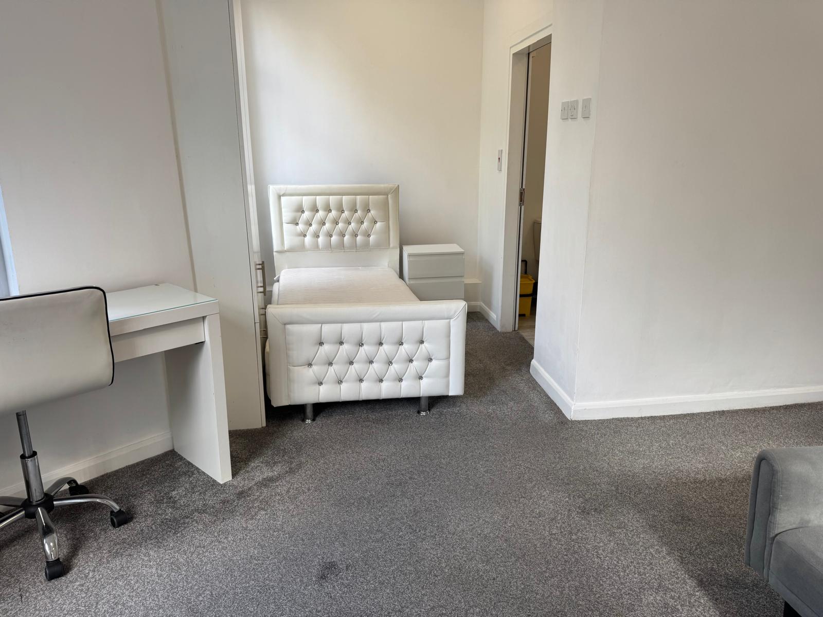 f0379ecb-b3e3-4de2-8a9c-fe7b73a4d1eb